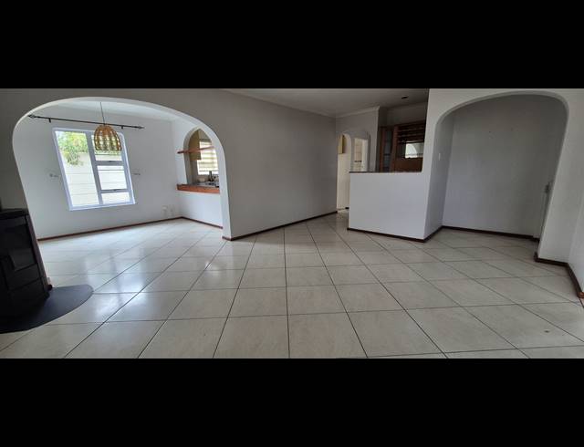 3 BEDROOM HOUSE TO LET IN WAVES EDGE
